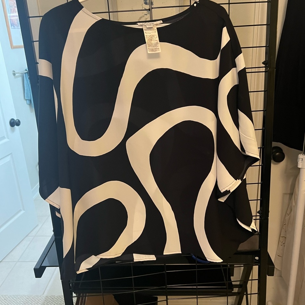 Chico's Black and White Swirl /poncho style with sewn sides under armpit sz s/m